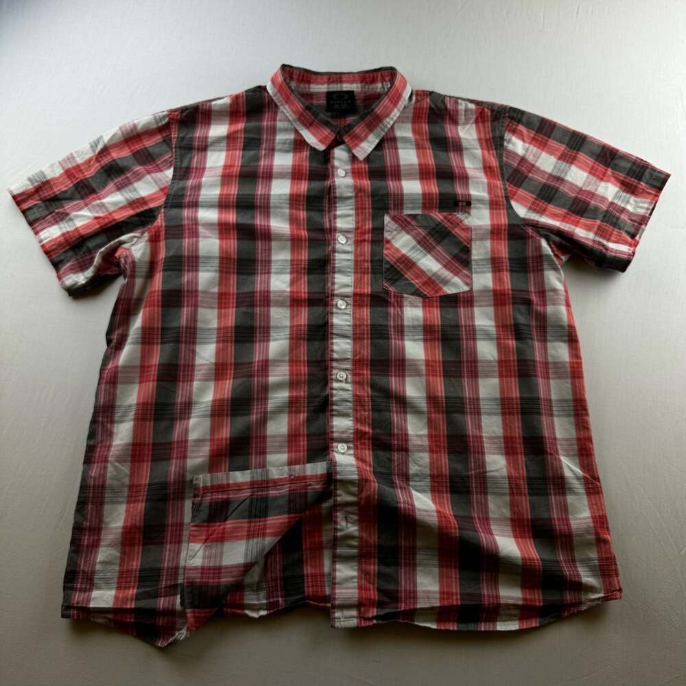 Oakley Men's Medium Red White Black Plaid Short Sleeve Button Up